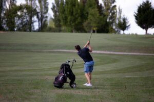 ゴルフ100切りを目指すためのチキンゴルフの料金はどのくらい？